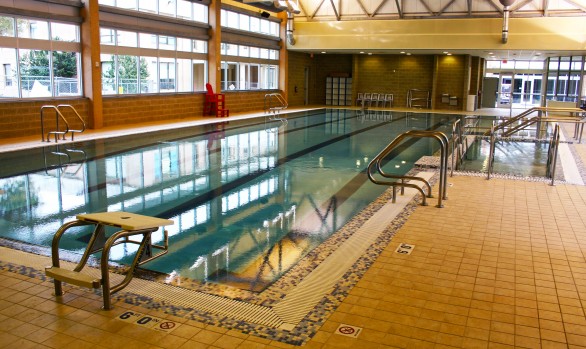 gladstone community center outdoor pool